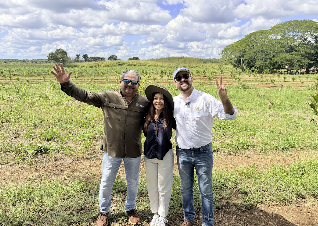 Equipo de COTERRA en campo productivo